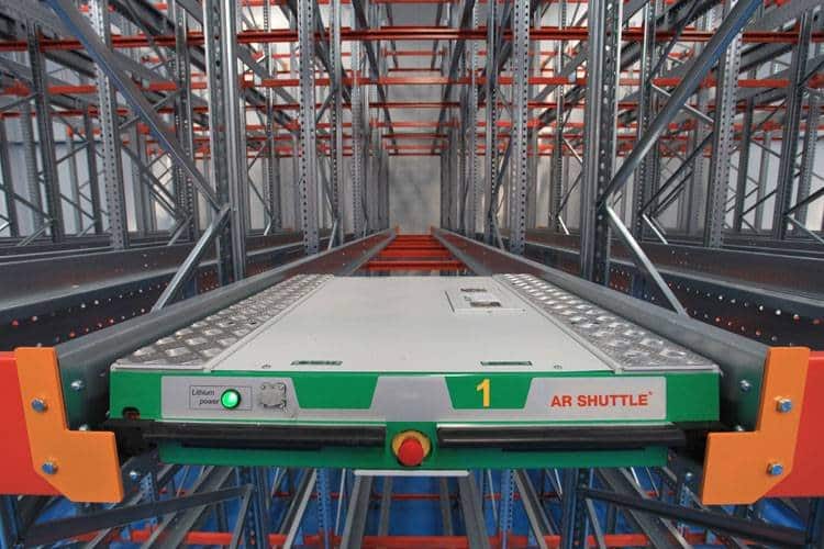 Une solution de stockage à navettes chez AR Racking