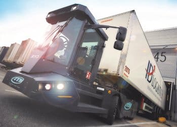 Un tracteur 100% électrique sur la plate-forme Carrefour de Salon de Provence