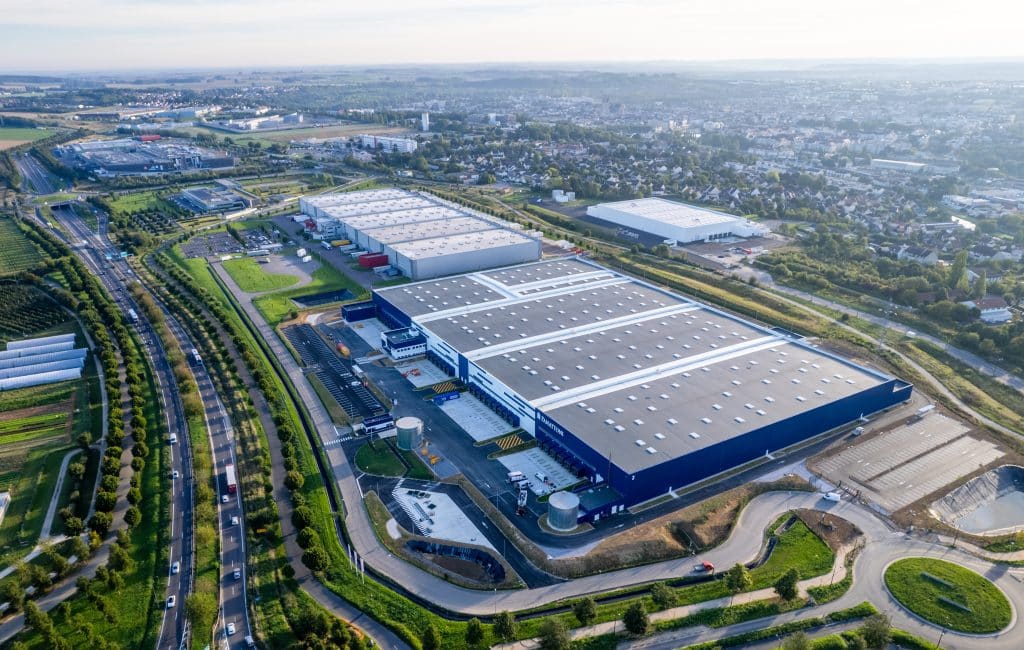 Livrée par GSE à l’automne 2023, la plateforme de Panattoni à Meaux accueille son premier locataire, Delisle Logistique.©LeLab360