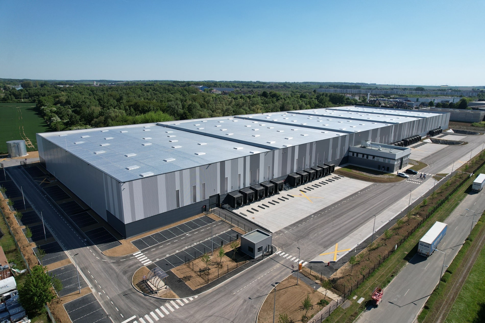 Jacky Perrenot prend à bail une plateforme de 30.000 m² près de Lille