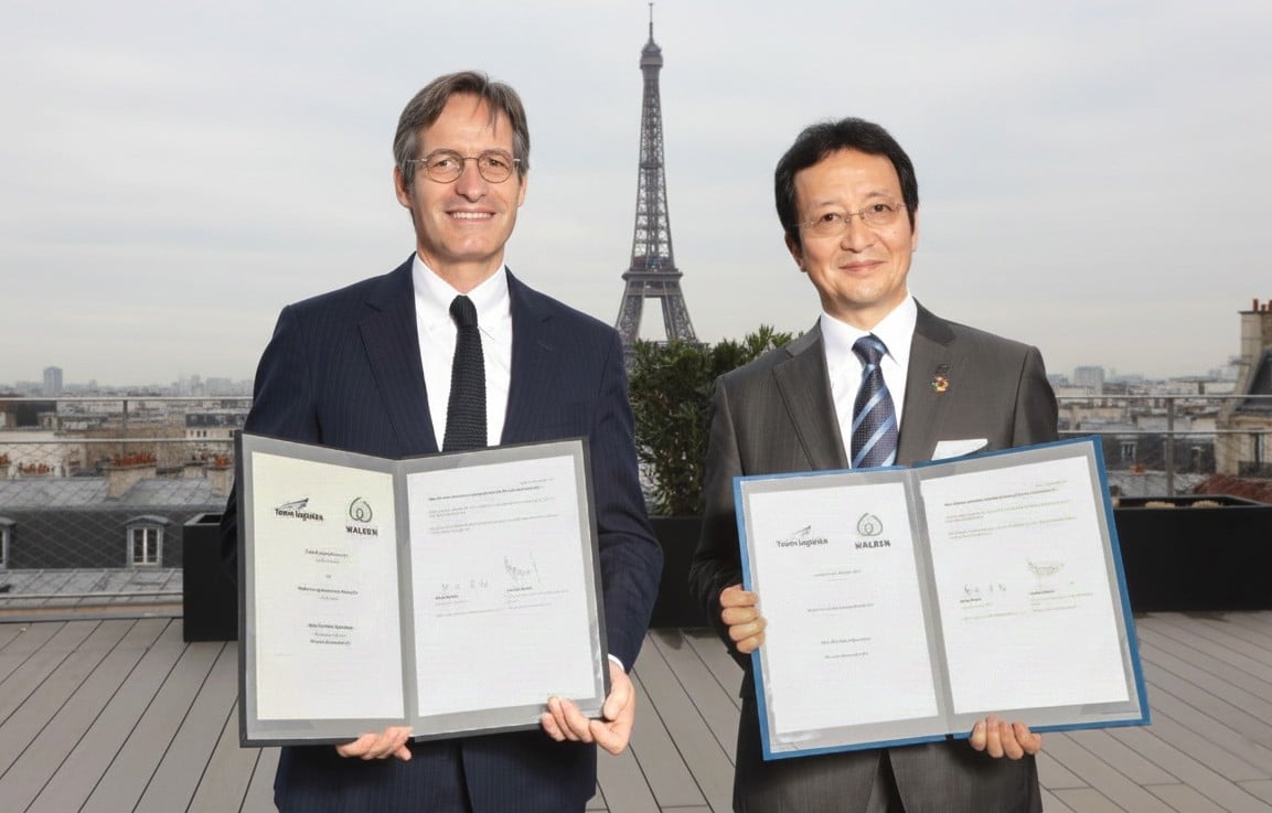 ((Icono : Yusen Logistics-Walden)) ((Légende)) Finalisation de la cession par Stéphane Baudry, président du groupe Walden, et Hiroki Harada, CEO de Yusen Logistics Global Management. ©DR