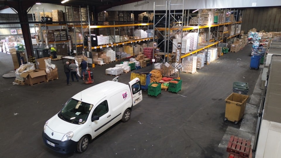 Du responsable d’entrepôt régional au préparateur de commandes, les Restos du Cœur s’appuient aussi sur des bénévoles en logistique.  © Nicolas Tanné
