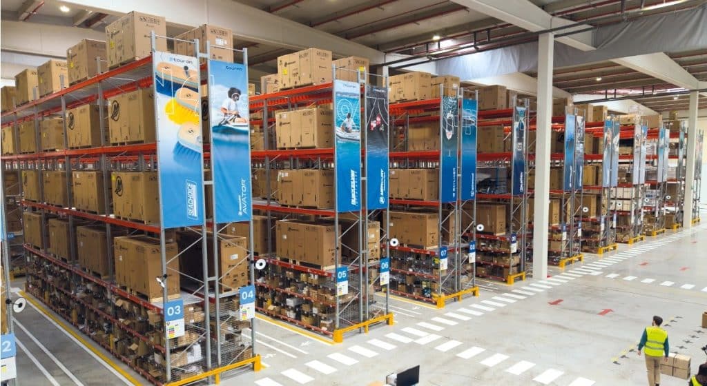 Avec sa nouvelle plateforme visant une certification Breeam, Touron dispose de 30% de capacité de stockage supplémentaire par rapport à son ancienne installation d’Alcobendas. ©AR Racking