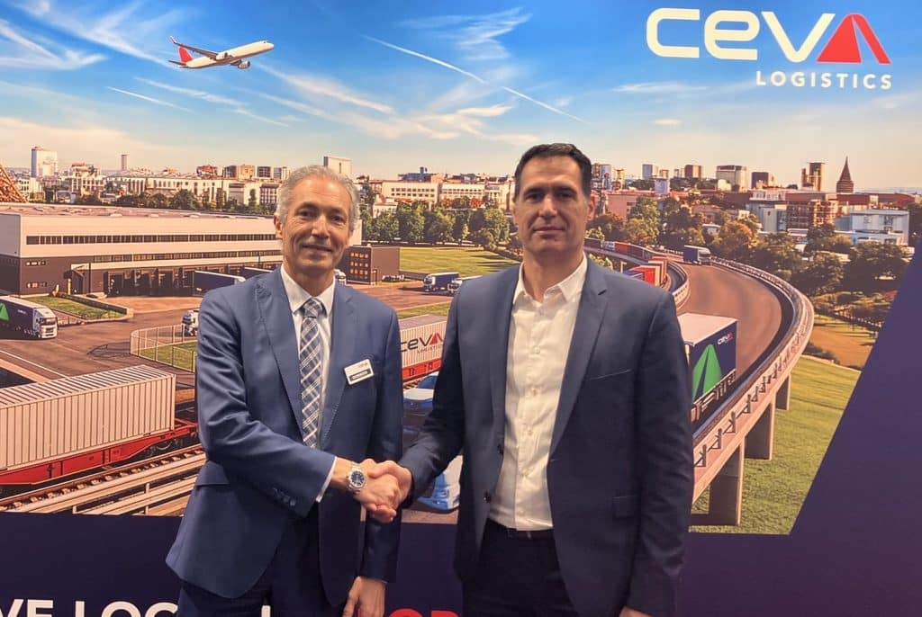 De g. à d. : Pascal Le Guevel, CEO en charge de l’aérien et du maritime chez Ceva Logistics France, et Stéphane Roux, directeur logistique du groupe But-Conforama. ©Ceva Logistics