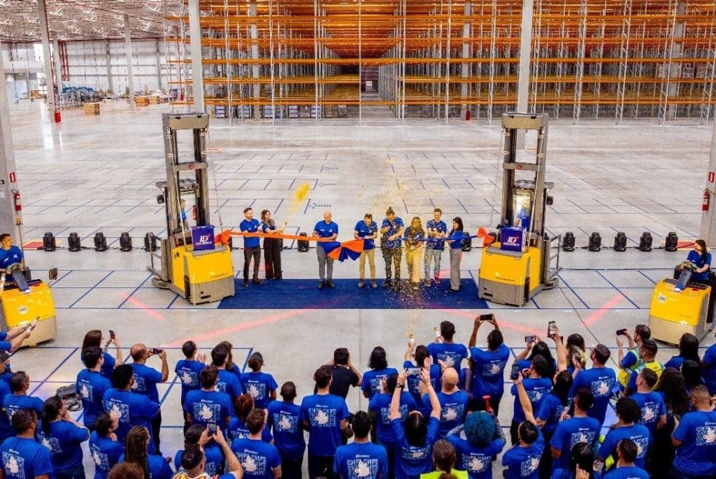 Cérémonie d’inauguration de l’un des deux sites ouverts par ID Logistics pour Amazon. ©ID Logistics