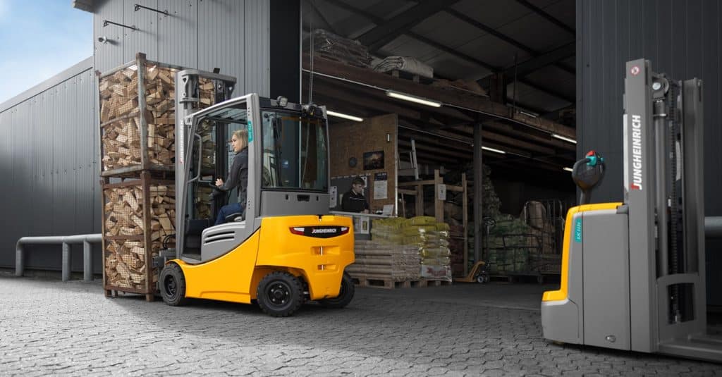 Par rapport aux engins d’occasion de la gamme Premium de Jungheinrich, ceux de la gamme Jungstars Economy affichent des tarifs jusqu’à 25% inférieurs. ©Jungheinrich