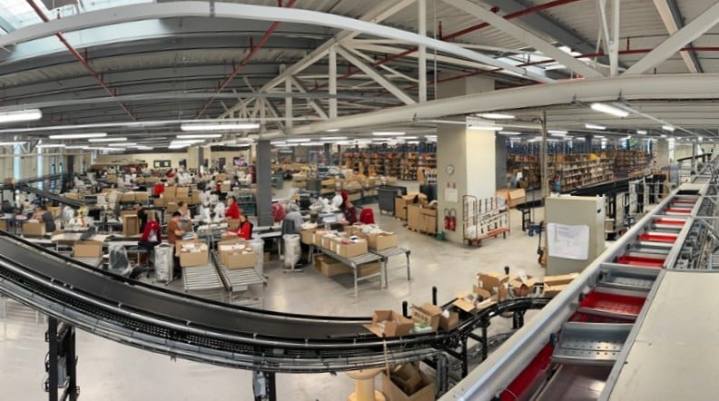 Le système de tri déployé chez Damart par Enjoy Automation a été transféré, remonté et mis en service en seulement six mois. ©Enjoy Automation